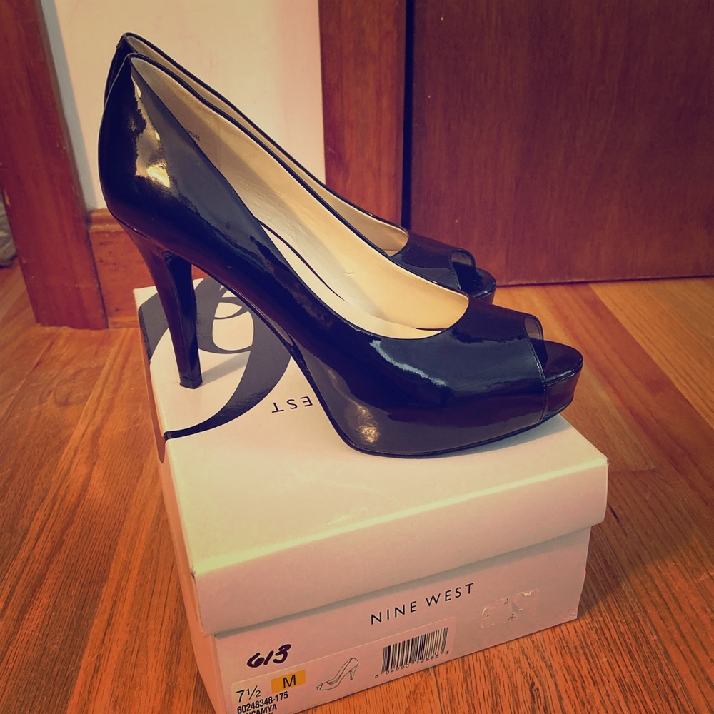 NINE WEST Shoes - Size 7 1/2  with original box